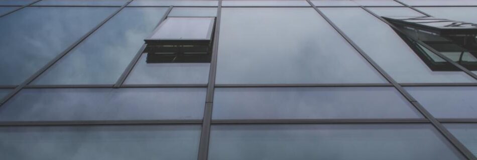 Ventana de aluminio en una fachada